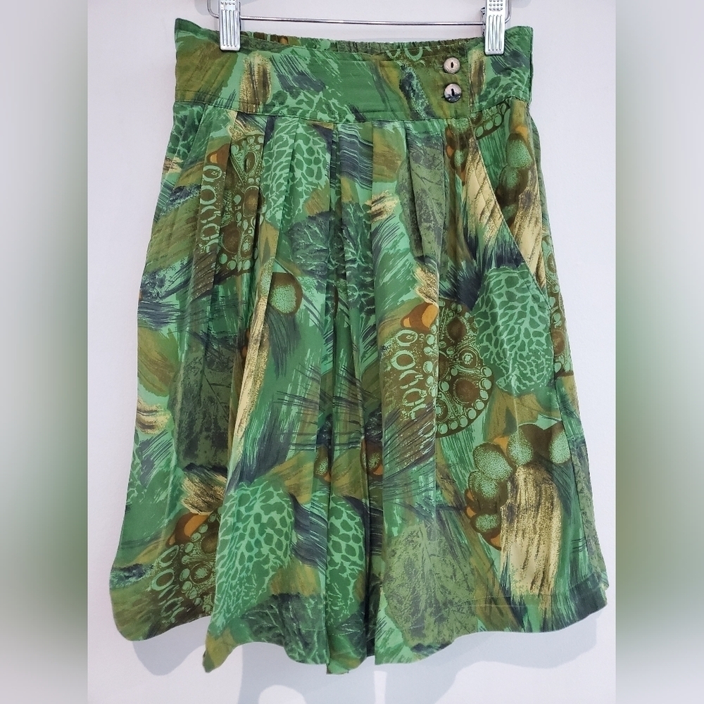 Nishida 100% Silk Green Abstract Leaf Print Shorts size XS